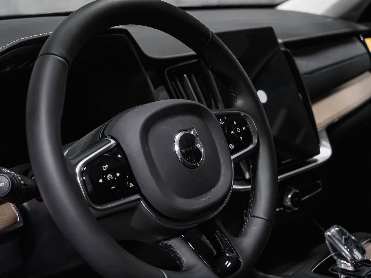 2026 Volvo XC90 Plug-in hybrid Plus 7-Seater (Dark Theme)-7