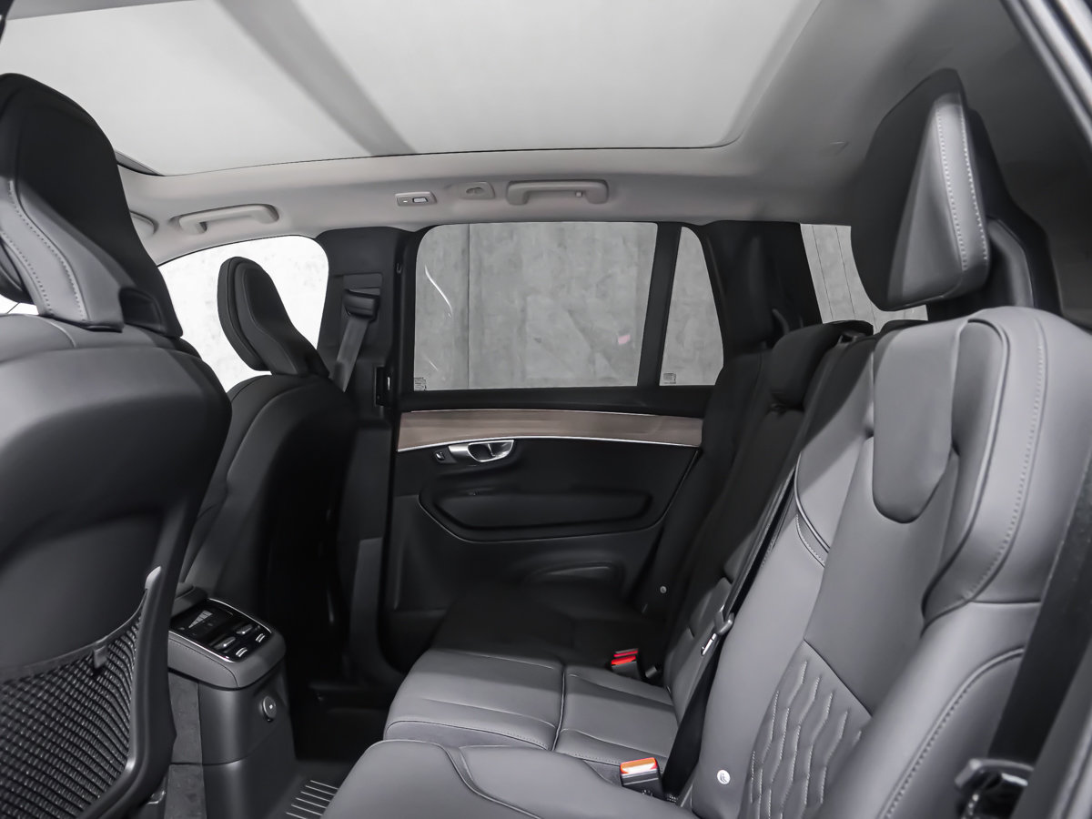 2026 Volvo XC90 Plug-in hybrid Plus 7-Seater (Dark Theme)-11