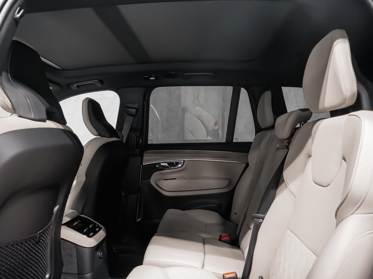 2026 Volvo XC90 Plug-in hybrid Plus 7-Seater (Dark Theme)-11