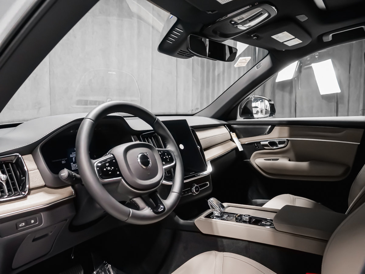 2026 Volvo XC90 Plug-in hybrid Plus 7-Seater (Dark Theme)-5