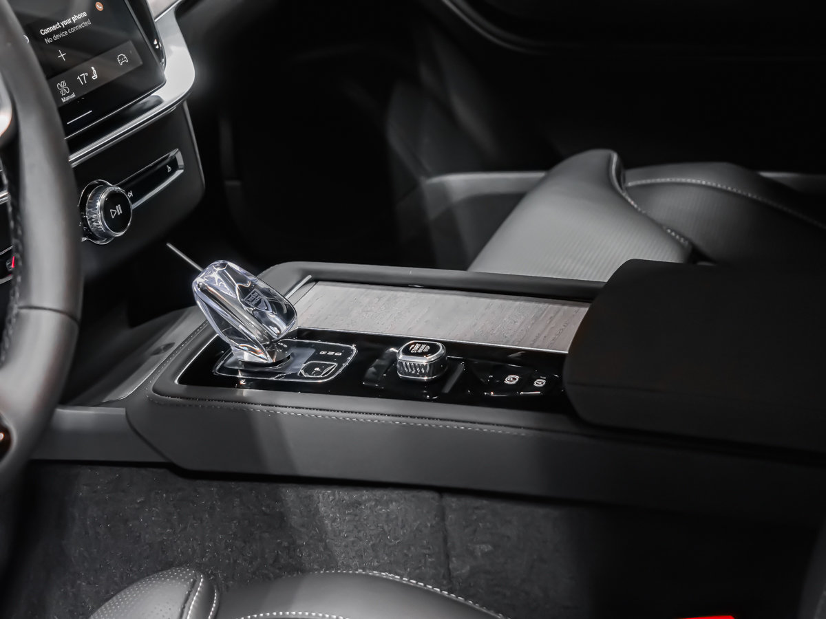 Volvo XC90 Plug-in hybrid Ultra 7-Seater (Dark Theme) 2026-6