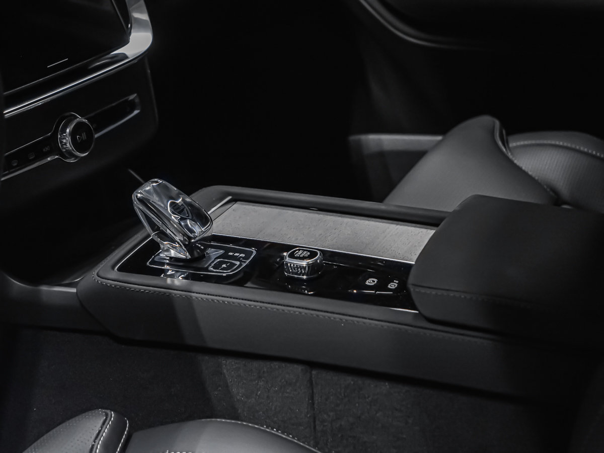 Volvo XC90 Plug-in hybrid Ultra 7-Seater (Dark Theme) 2027-6