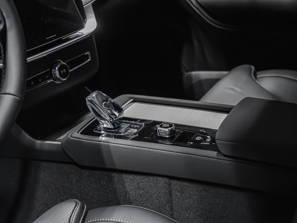 2027 Volvo XC90 Plug-in hybrid Ultra Black Edition 7-Seater-6
