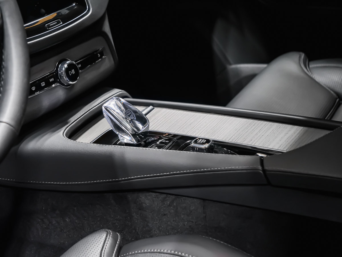 2024 Volvo XC90 B6 ULTIMATE BRIGHT BOWERS & WILKINS-6