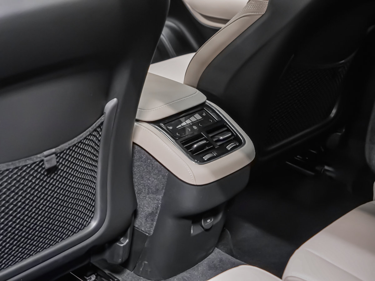2025 Volvo XC90 B6 CORE BRIGHT CLIMATE-13