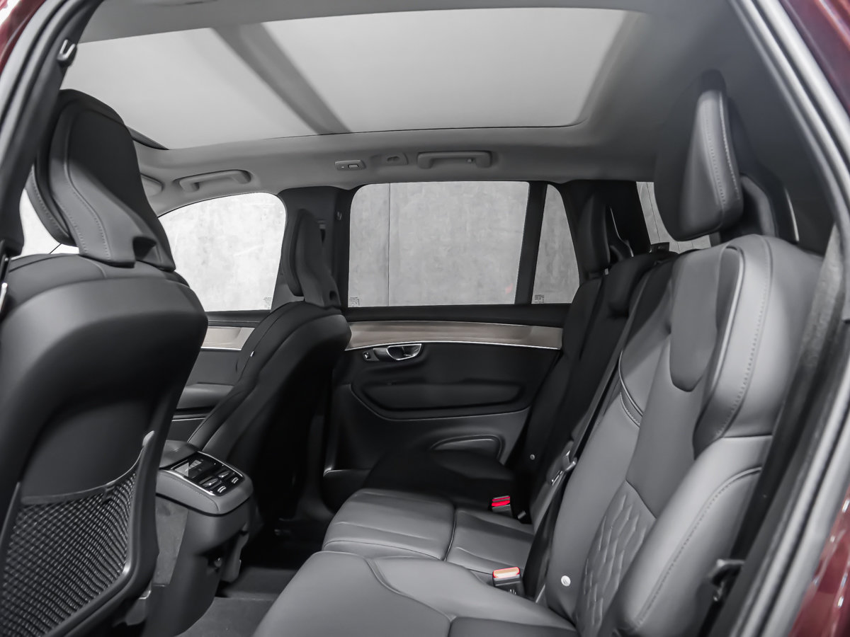 Volvo XC90 Plus 7-Seater (Dark Theme) 2026-11