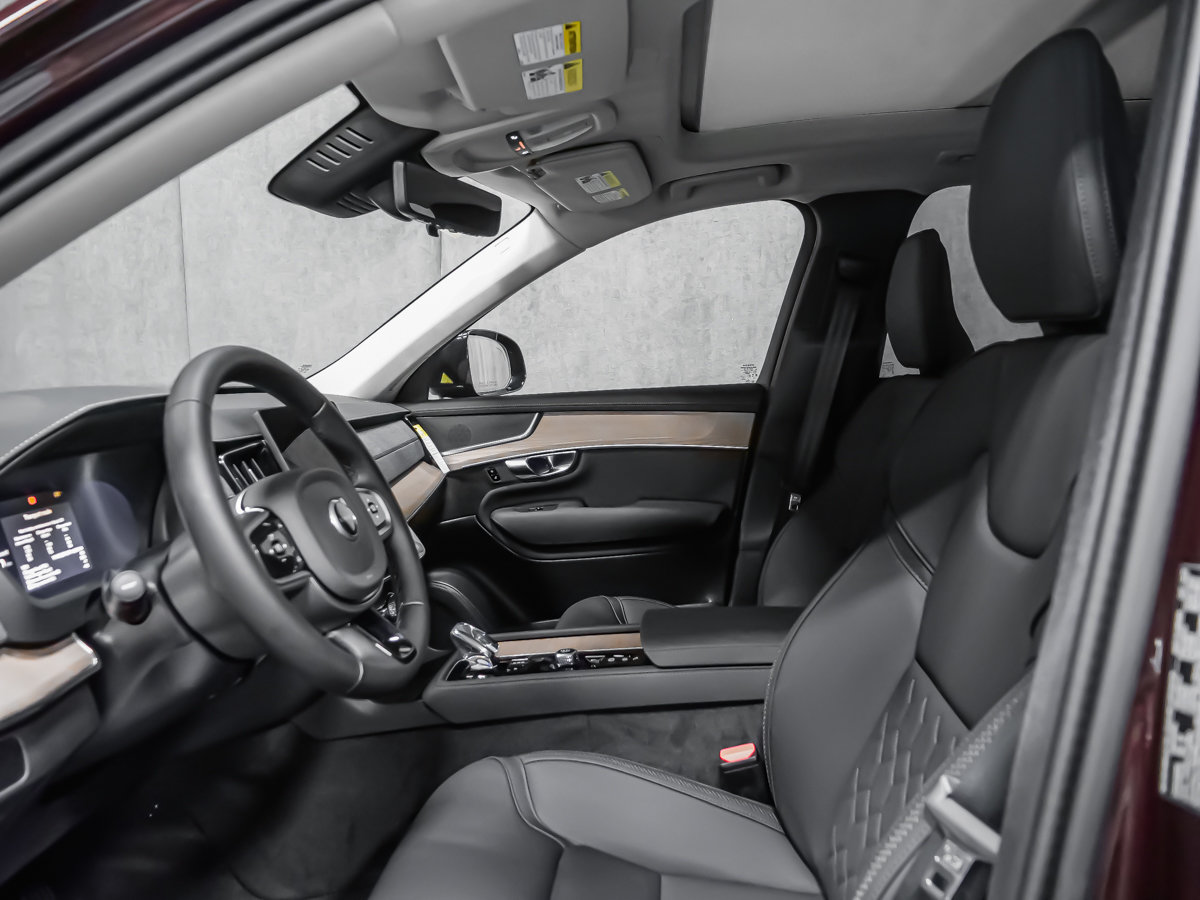 Volvo XC90 Plus 7-Seater (Dark Theme) 2026-10