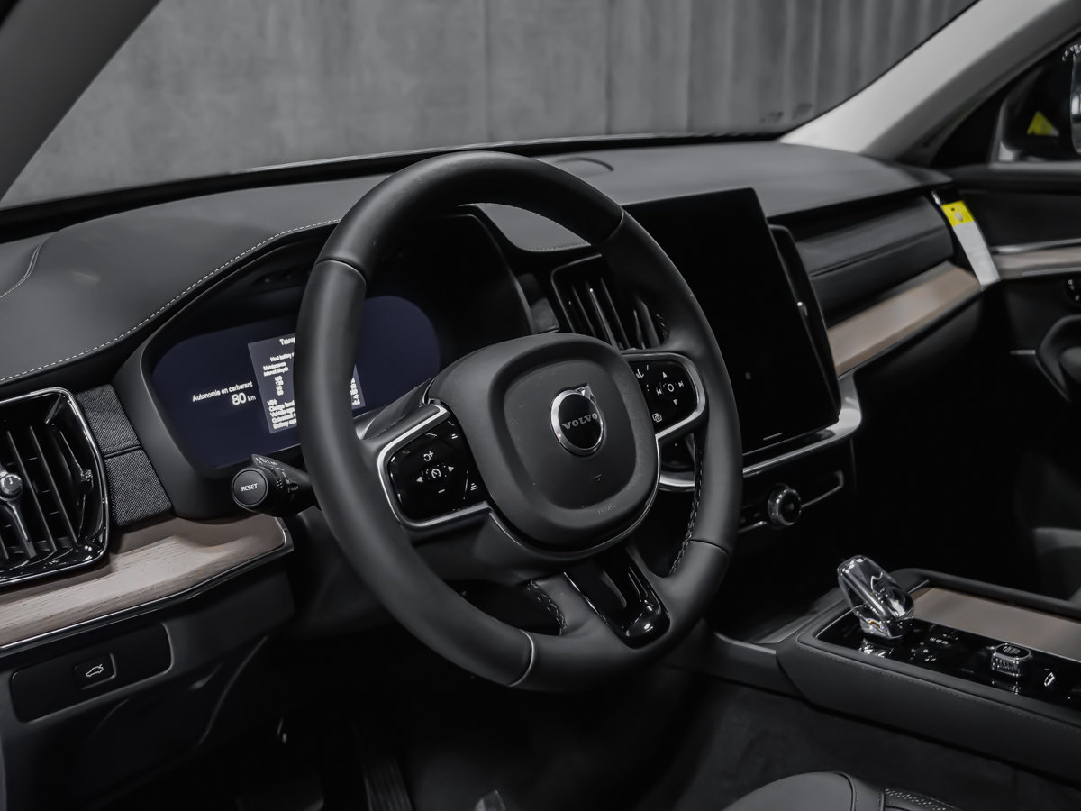Volvo XC90 Plus 7-Seater (Dark Theme) 2026-8