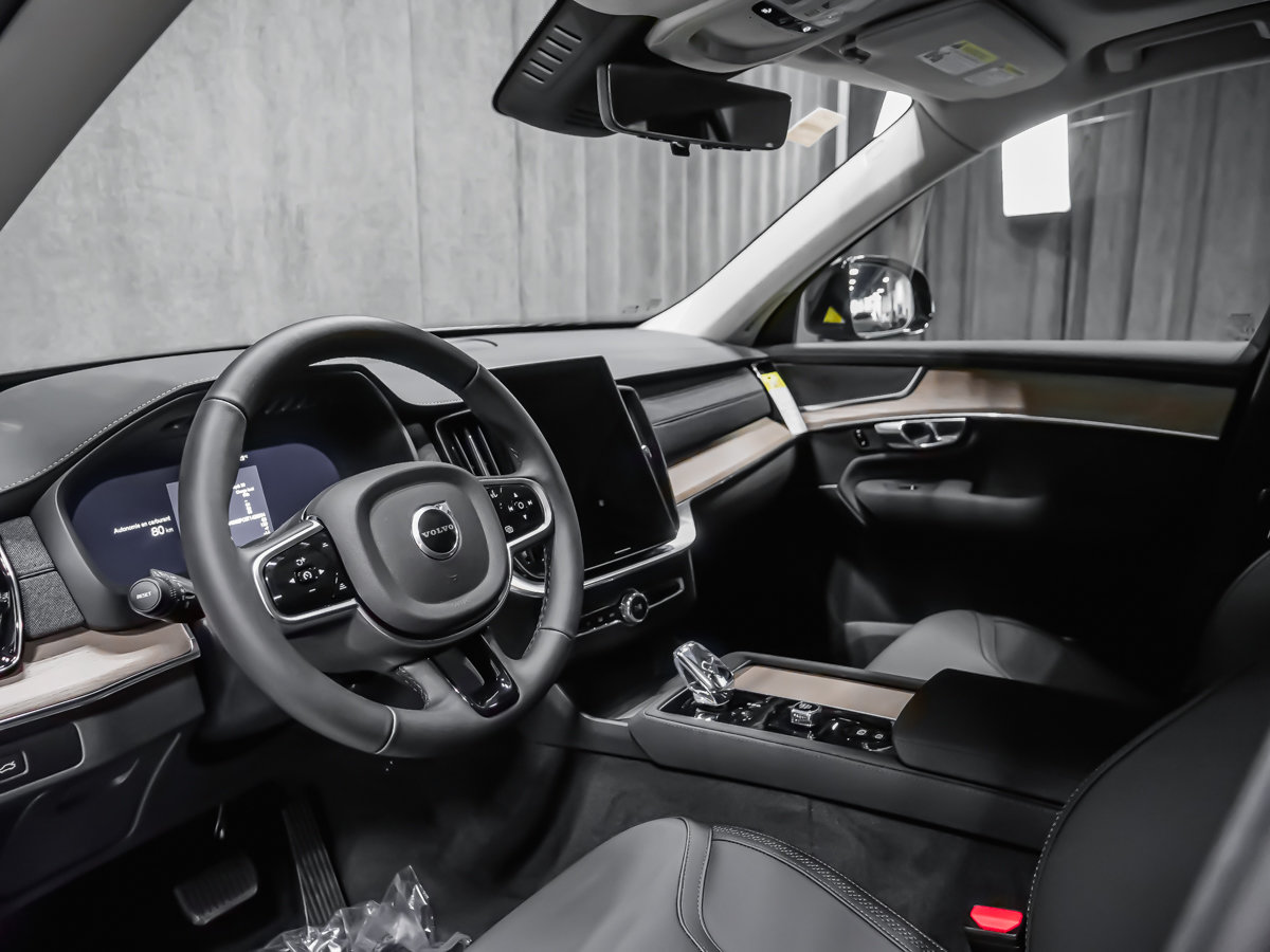 Volvo XC90 Plus 7-Seater (Dark Theme) 2026-6