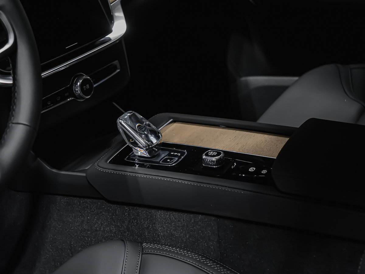 2026 Volvo XC90 Plus 7-Seater (Bright Theme)-7