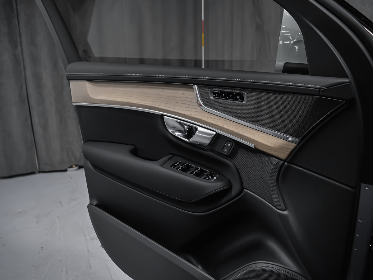 2026 Volvo XC90 Plus 7-Seater (Bright Theme)-9