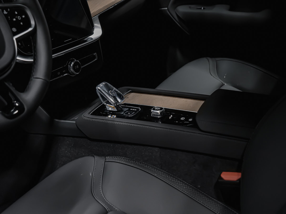 Volvo XC90 Plus 7-Seater (Dark Theme) 2026-7