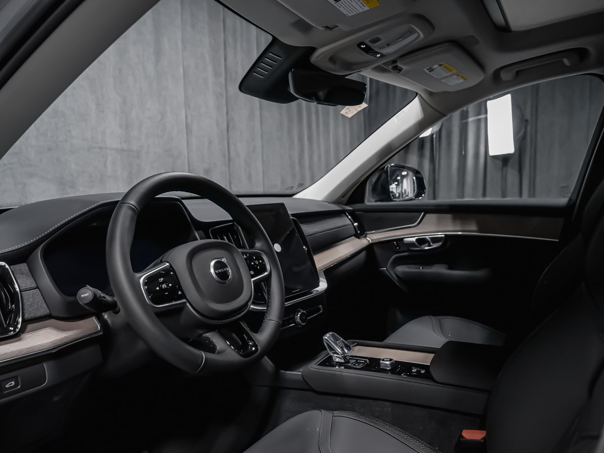 Volvo XC90 Plus 7-Seater (Dark Theme) 2026-6