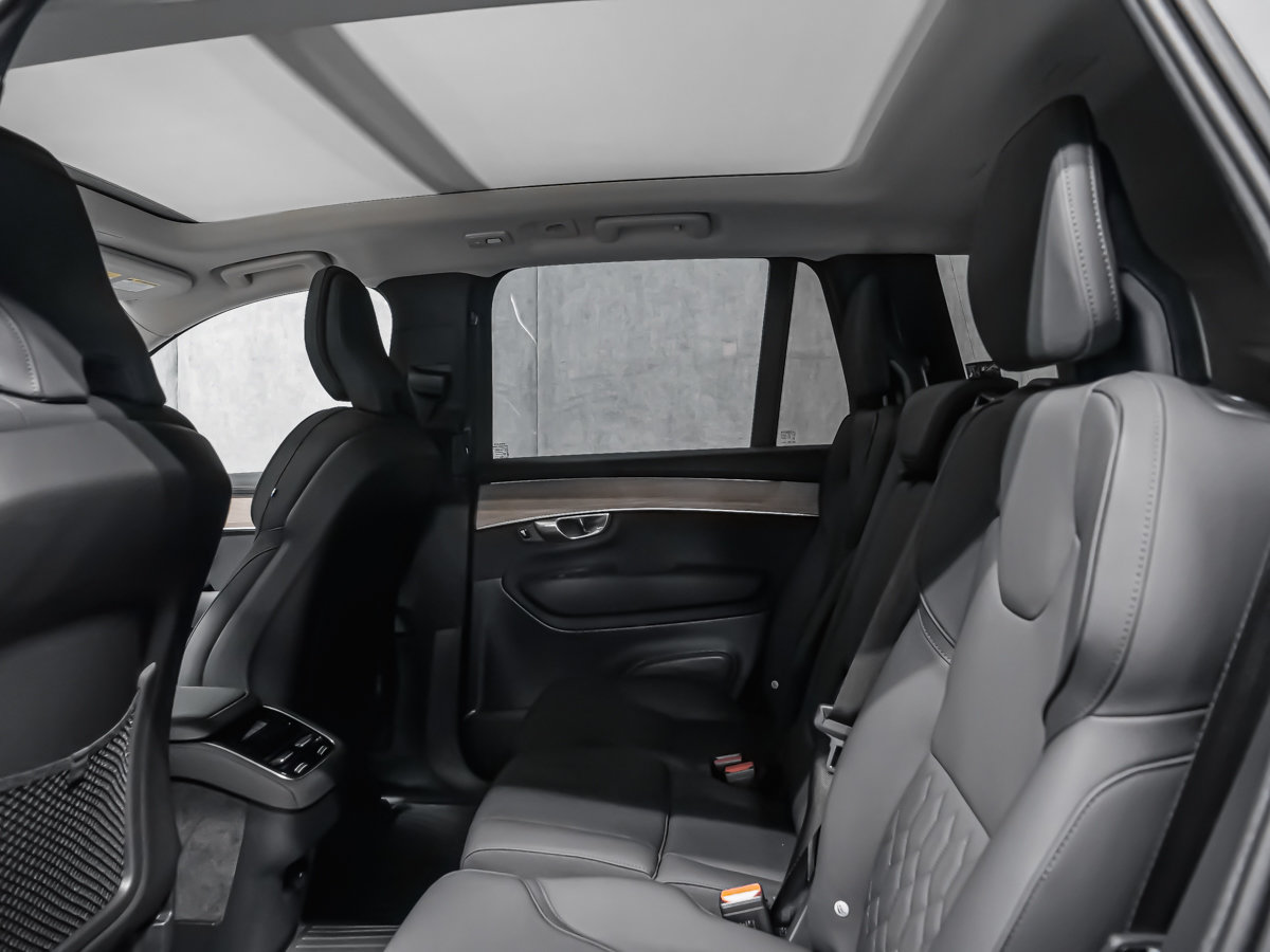 Volvo XC90 Plus 7-Seater (Dark Theme) 2026-12
