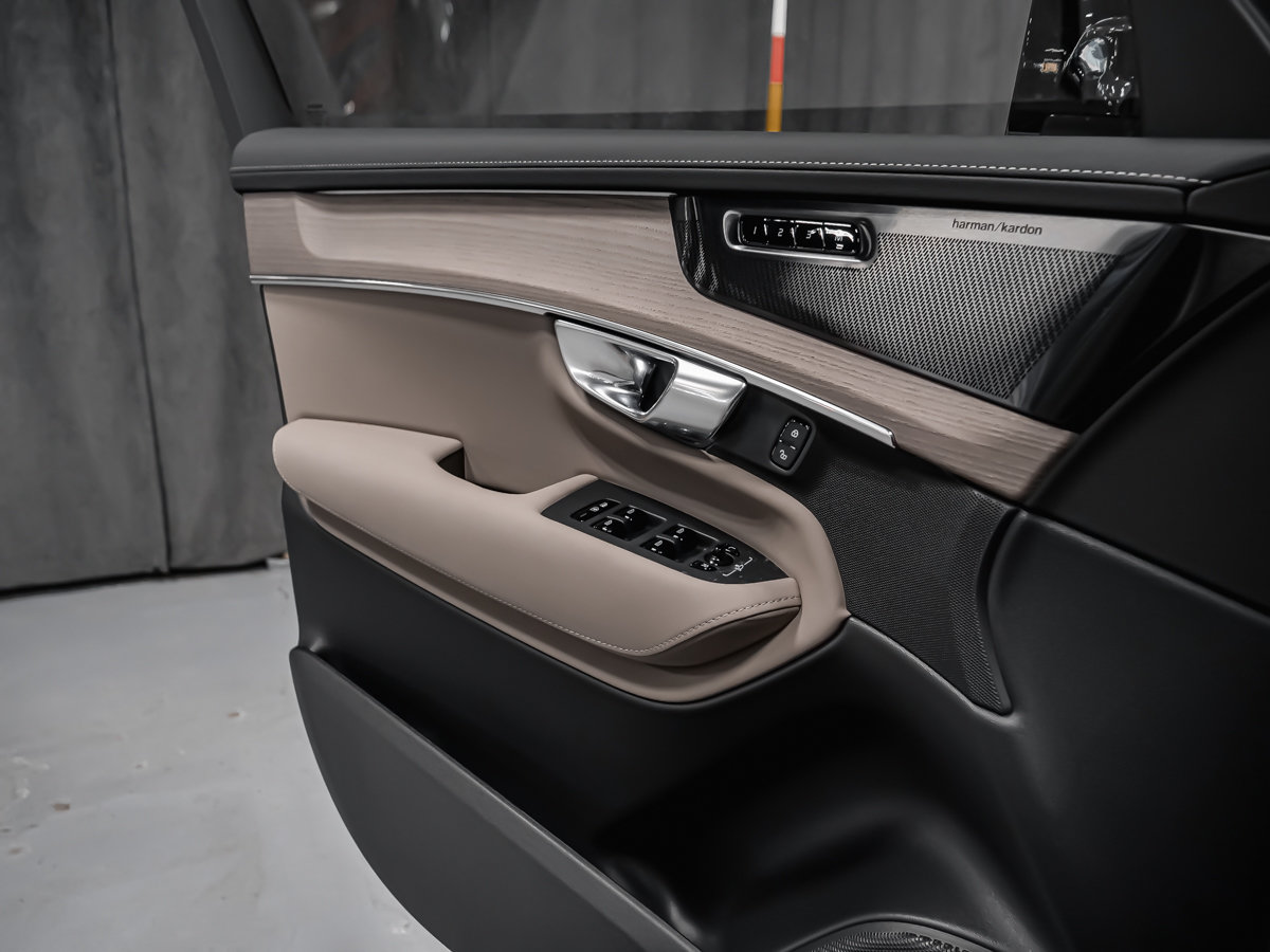 2026 Volvo XC90 Ultra 7-Seater (Dark Theme)-9