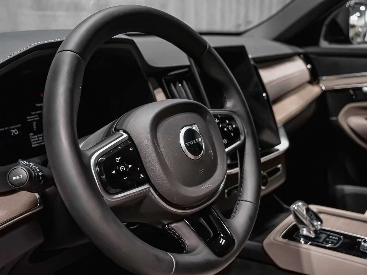 Volvo XC90 Plus 7-Seater (Dark Theme) 2026-8