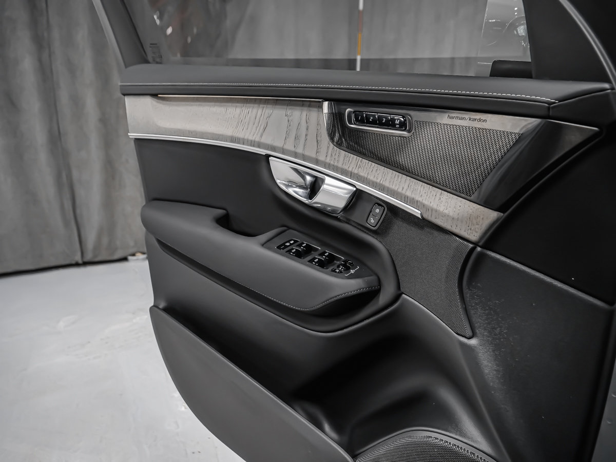 2026 Volvo XC90 B6 ULTRA BRIGHT HARMAN KARDON AFFICH. TÊTE HAUTE-8