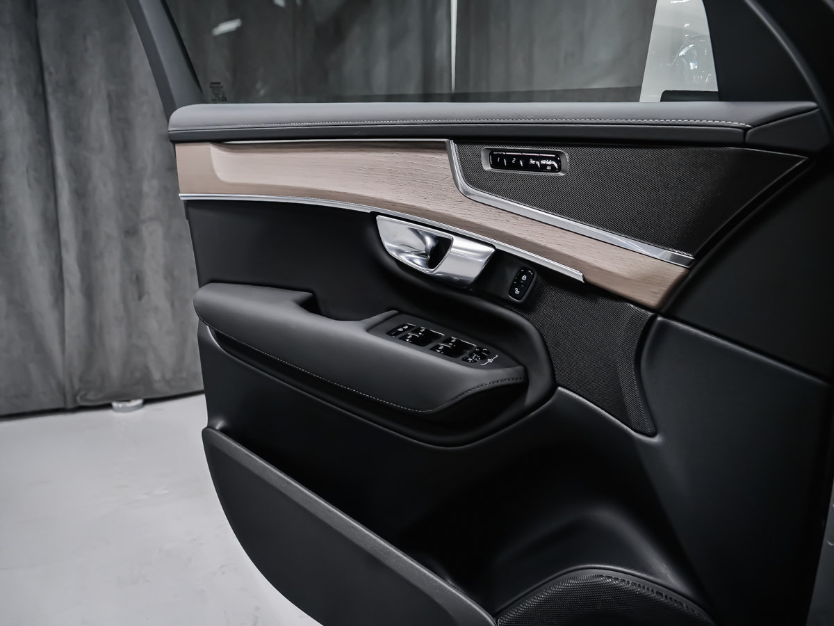 2026 Volvo XC90 B6 CORE BRIGHT-8
