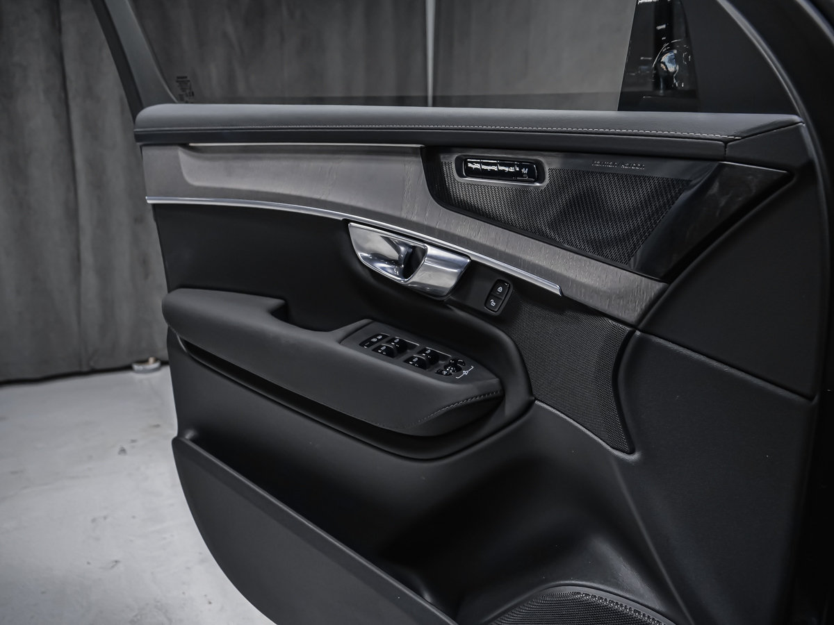 2026 Volvo XC90 Ultra Dark Theme-9