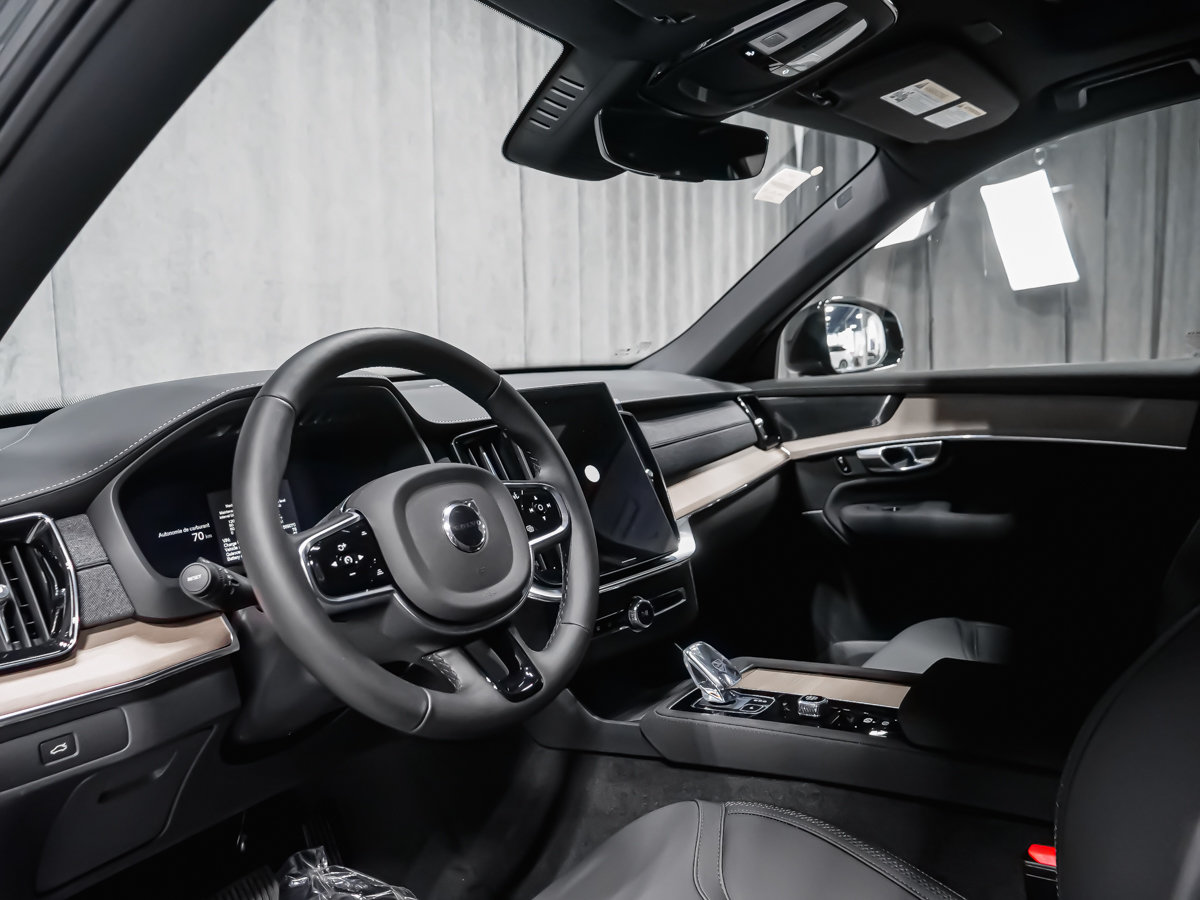2027 Volvo XC90 Plus 7-Seater (Dark Theme)-5