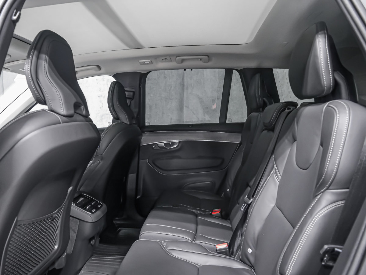 Volvo XC90 Ultra 7-Seater (Dark Theme) 2027-10