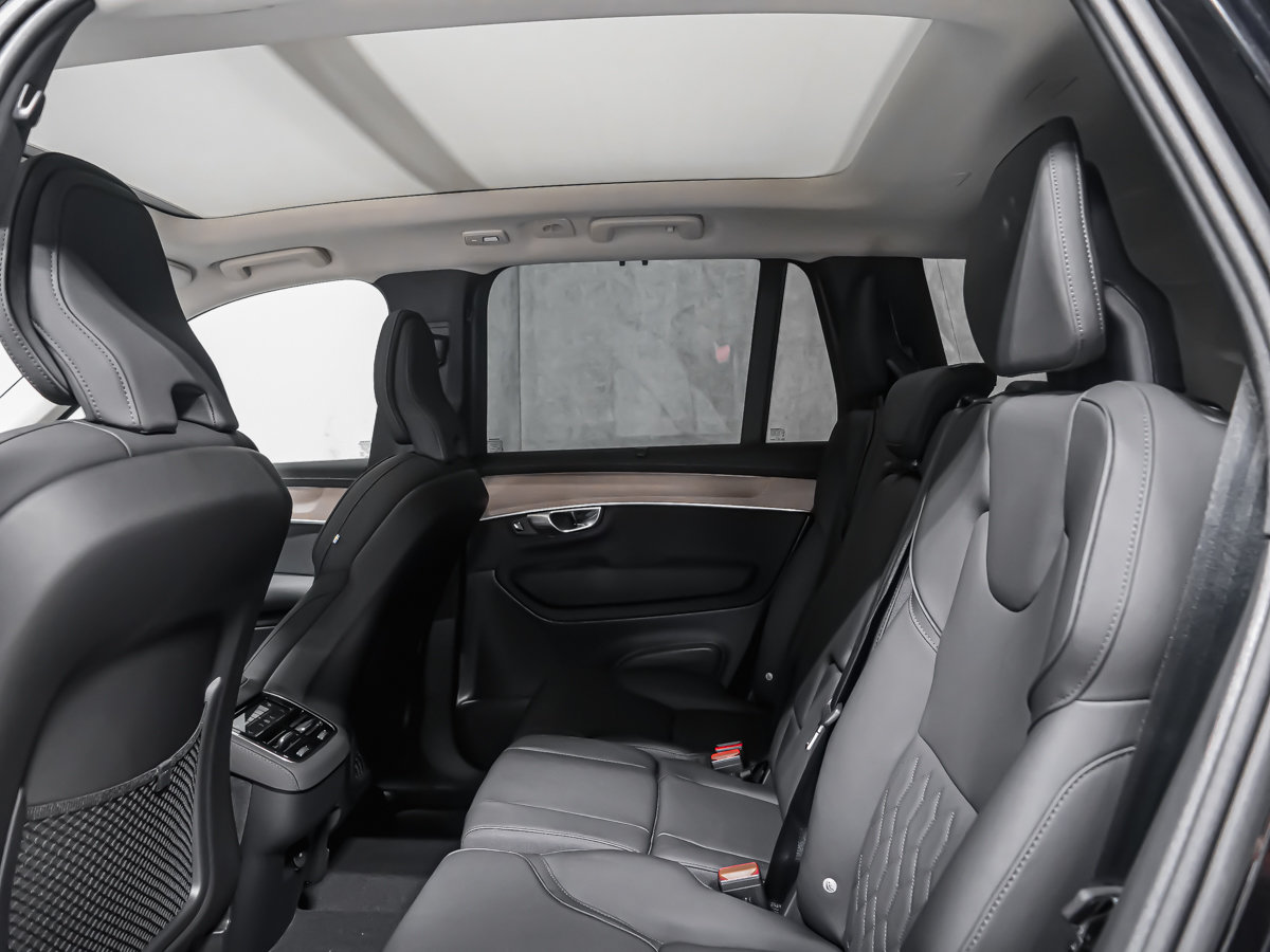 Volvo XC90 Plus 7-Seater (Dark Theme) 2027-12