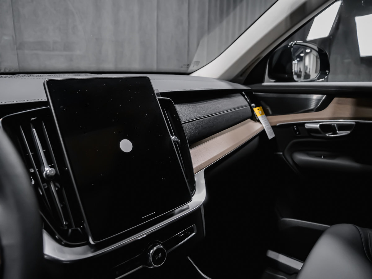 Volvo XC90 Plus 7-Seater (Dark Theme) 2027-10