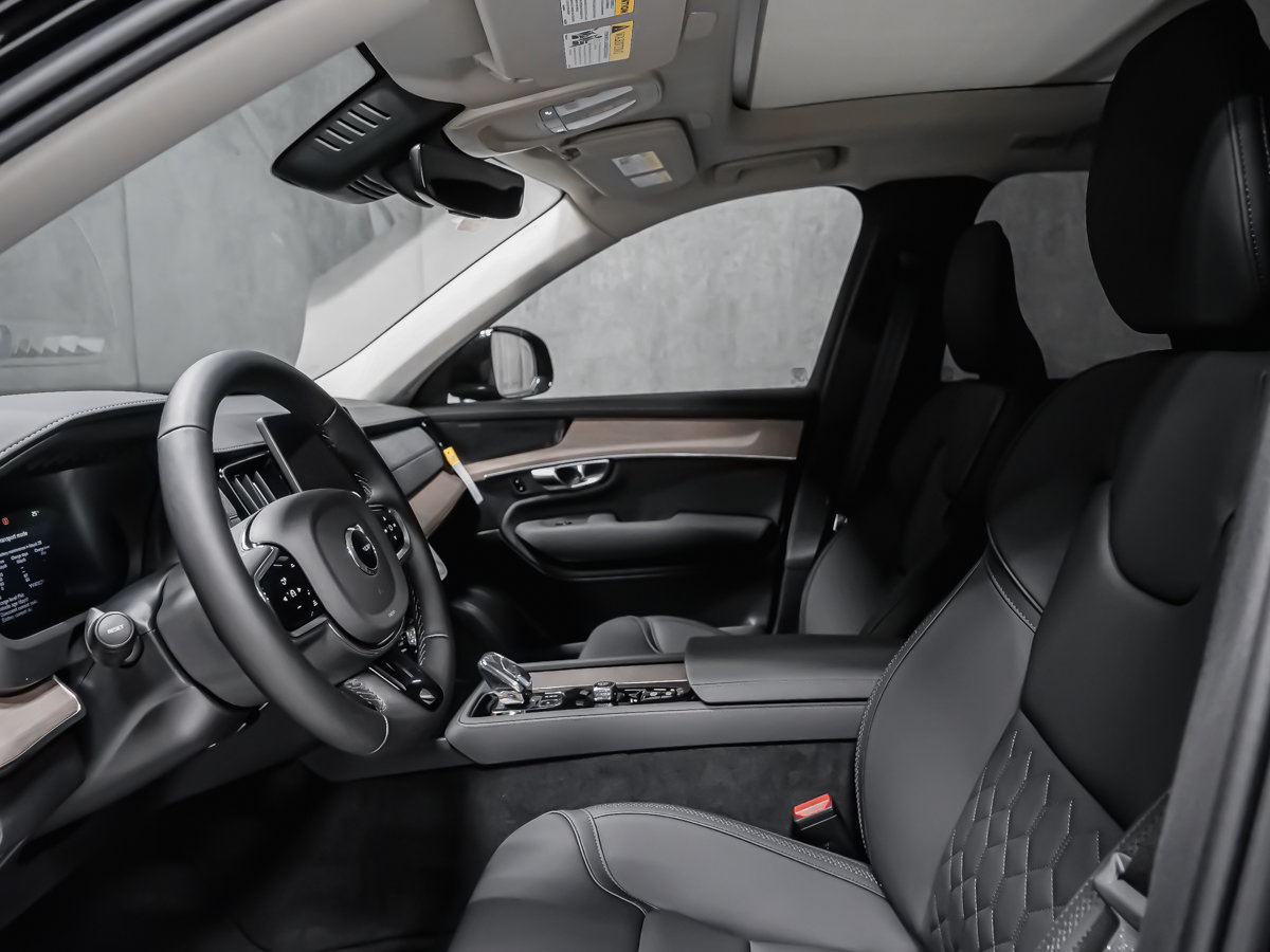 Volvo XC90 Plus 7-Seater (Dark Theme) 2027-11