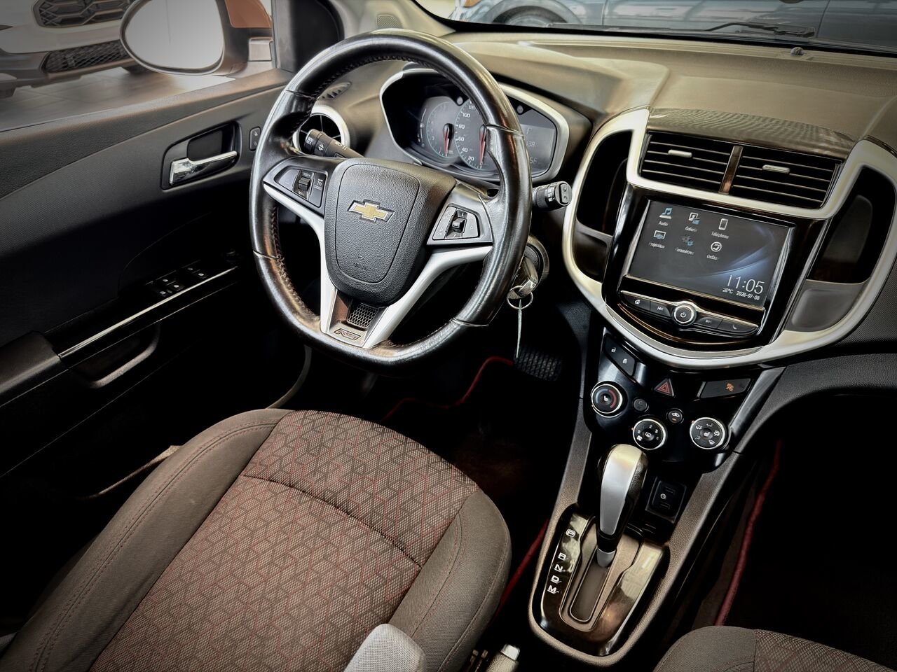2017 Chevrolet Sonic LT  hayon 5 portes BA-13