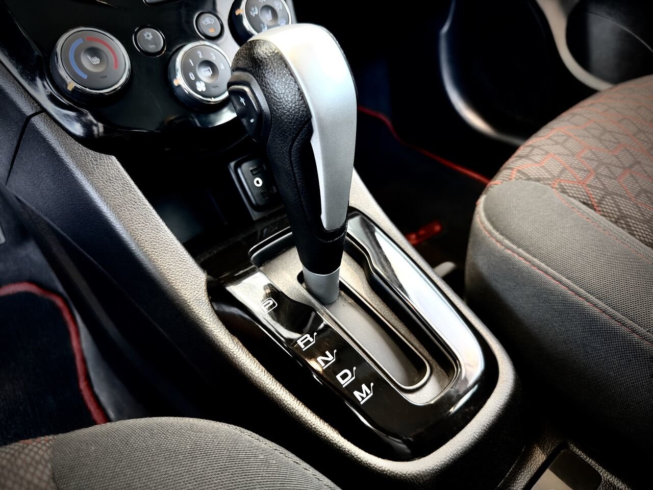 2017 Chevrolet Sonic LT  hayon 5 portes BA-21
