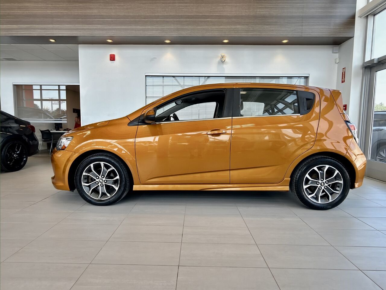 2017 Chevrolet Sonic LT  hayon 5 portes BA-7