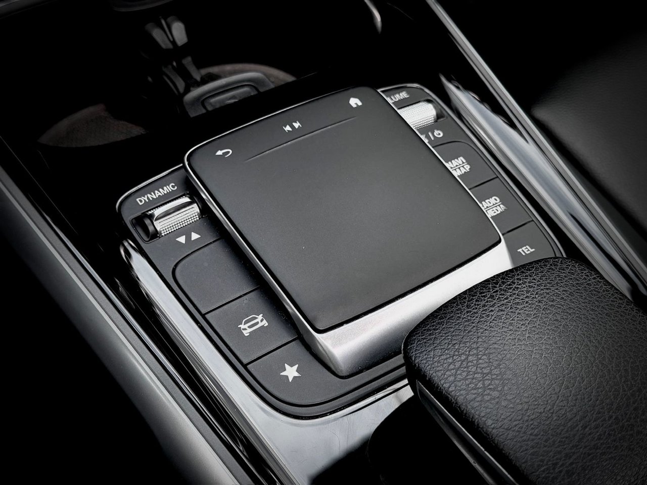 Mercedes-Benz GLB 250 2021-29
