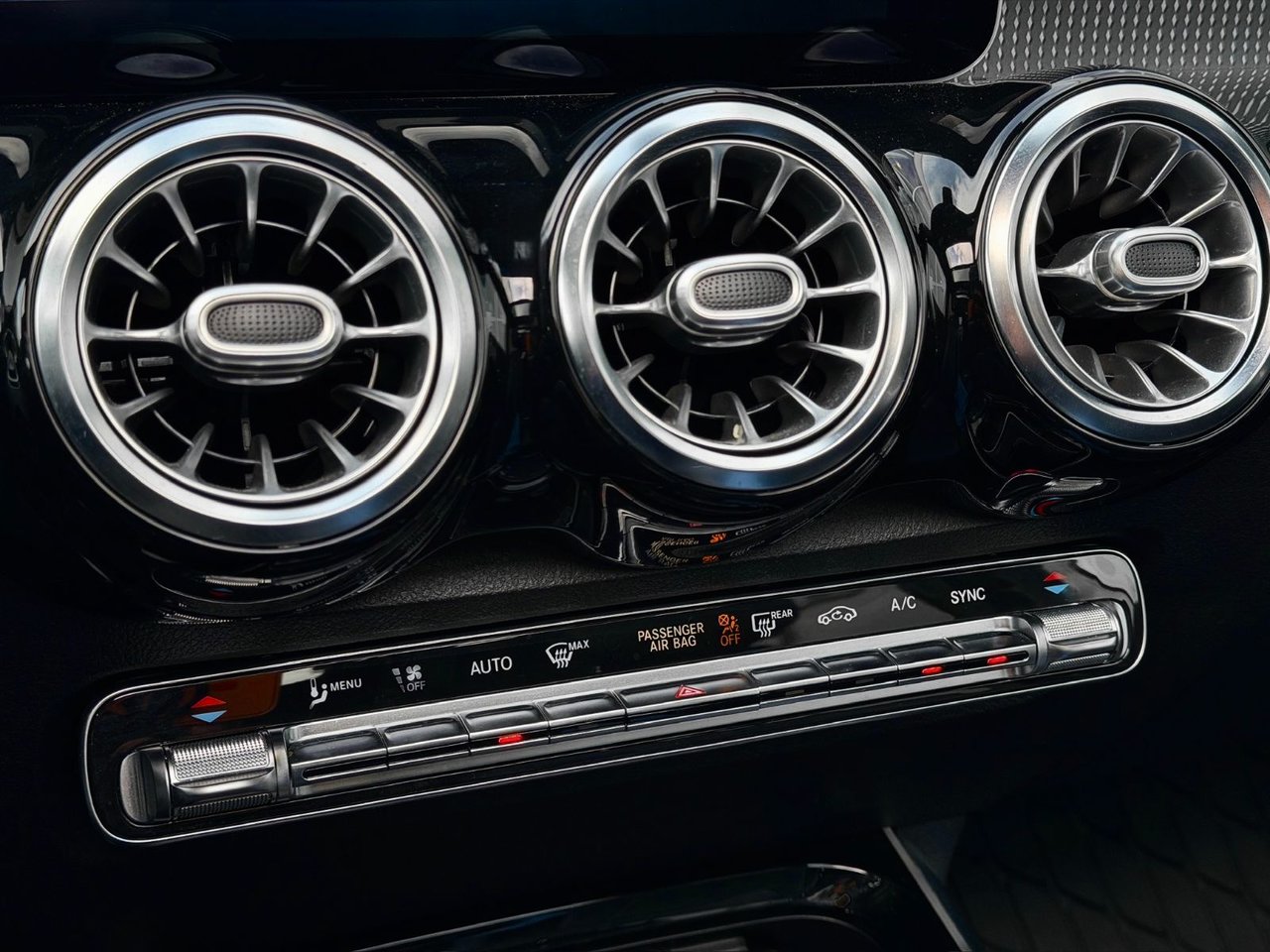 Mercedes-Benz GLB 250 2021-28