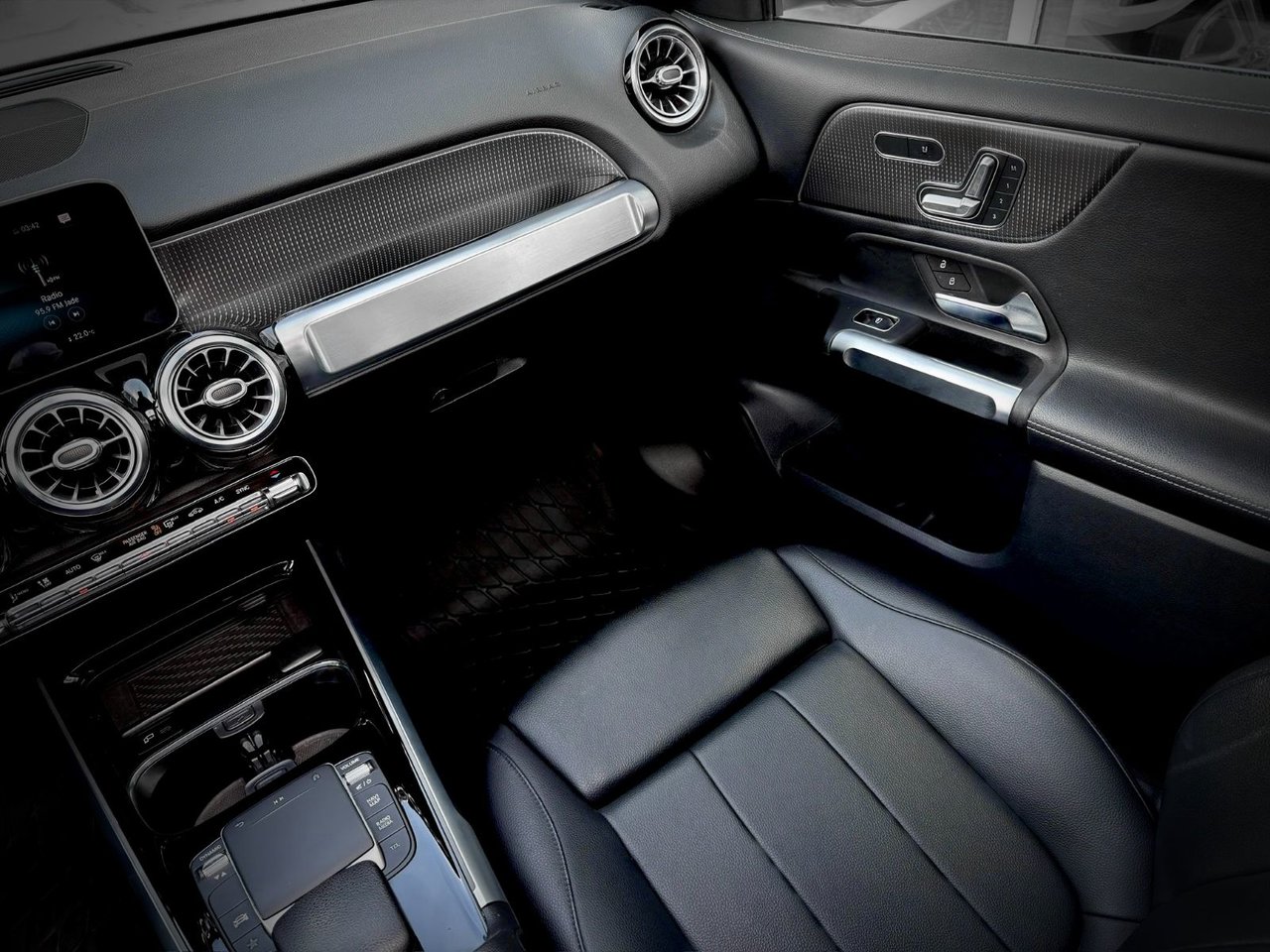 Mercedes-Benz GLB 250 2021-25