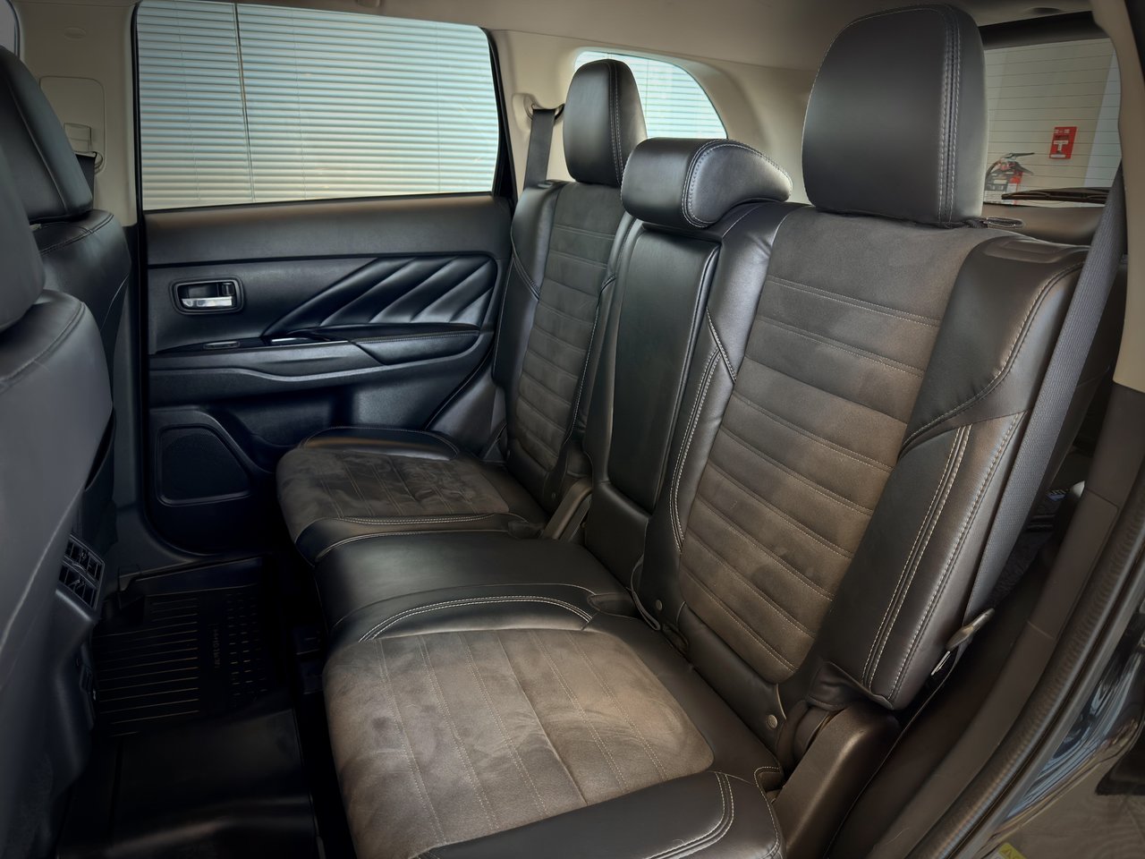 2020 Mitsubishi Outlander PHEV SE-AWD-18