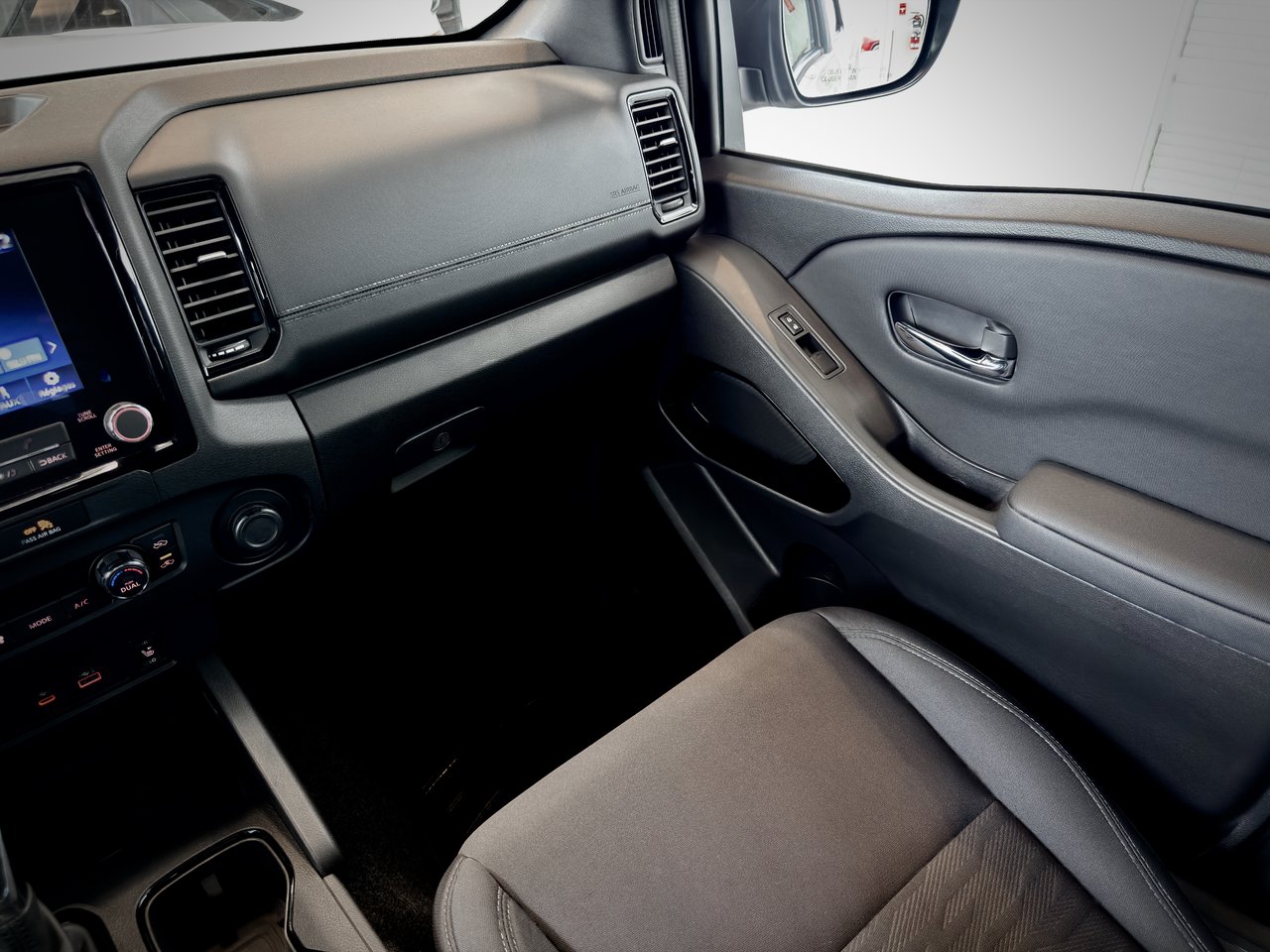 Nissan Frontier SV 2023-17