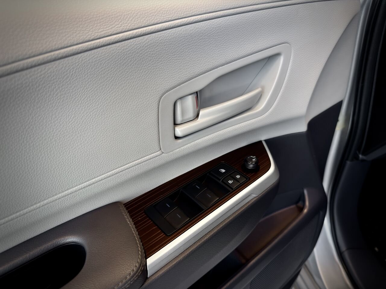 2022 Toyota Sienna LE Hybrid AWD  8 places-19