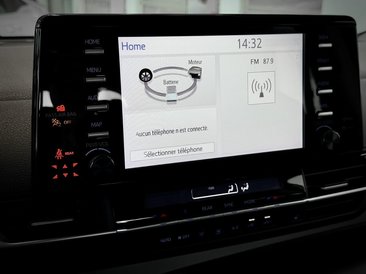 2022 Toyota Sienna LE Hybrid AWD  8 places-26