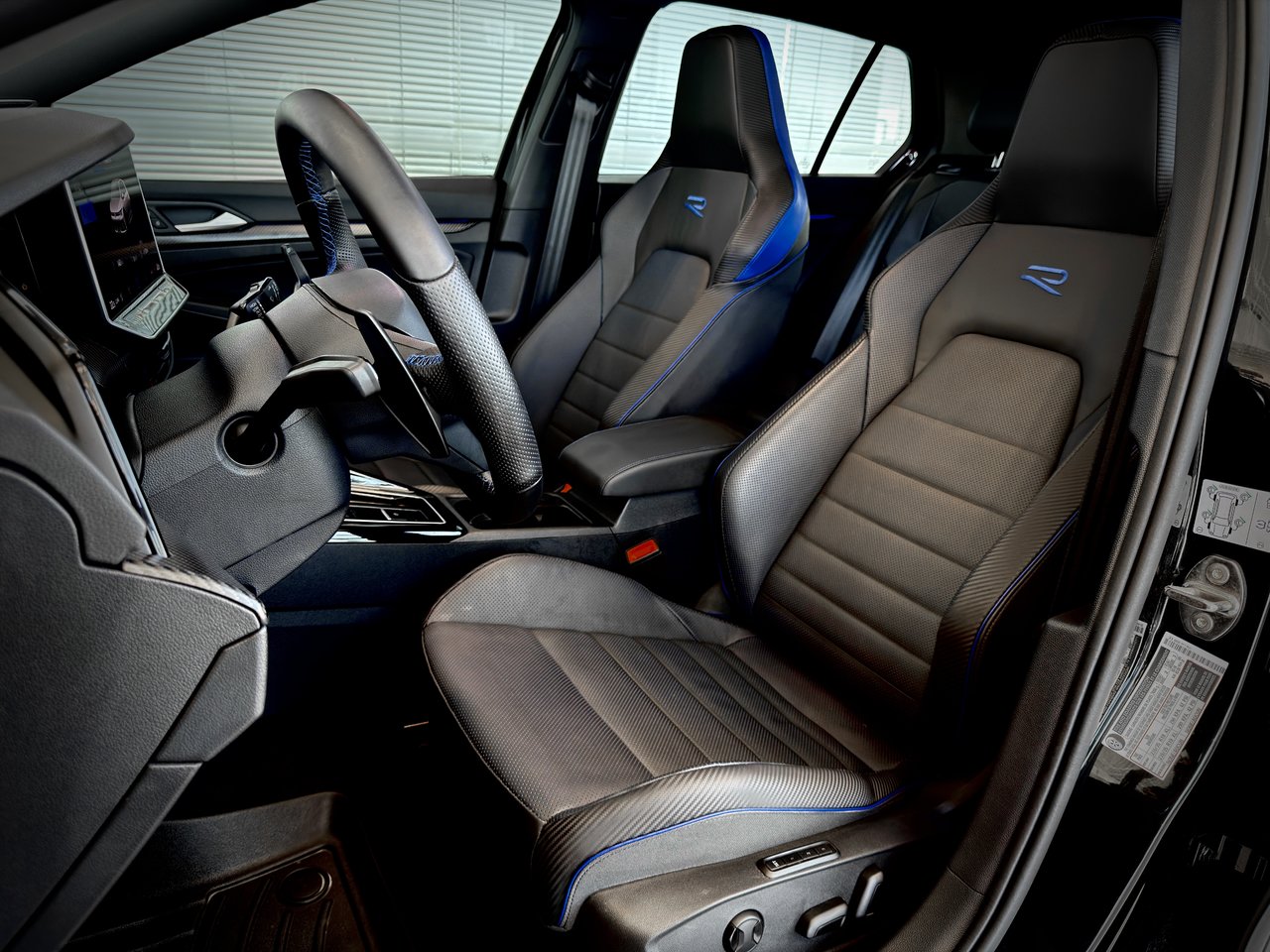 Volkswagen Golf R Black Edition 2025-20