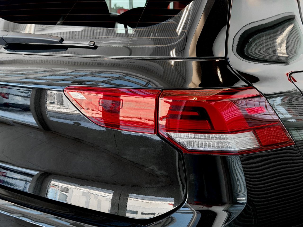Volkswagen Golf R Black Edition 2025-13