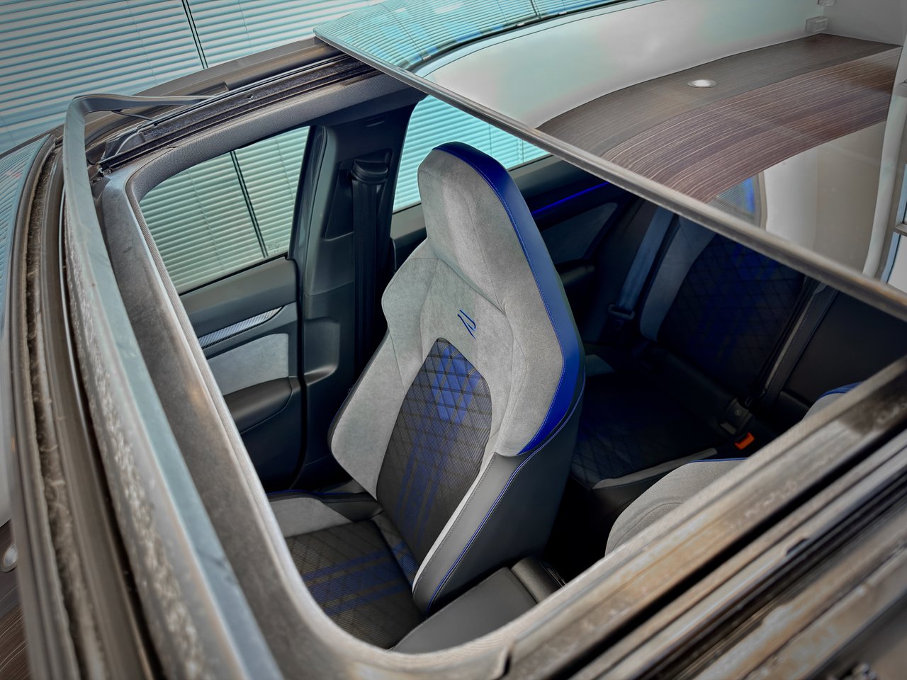 2026 Volkswagen Golf R Black Edition-13