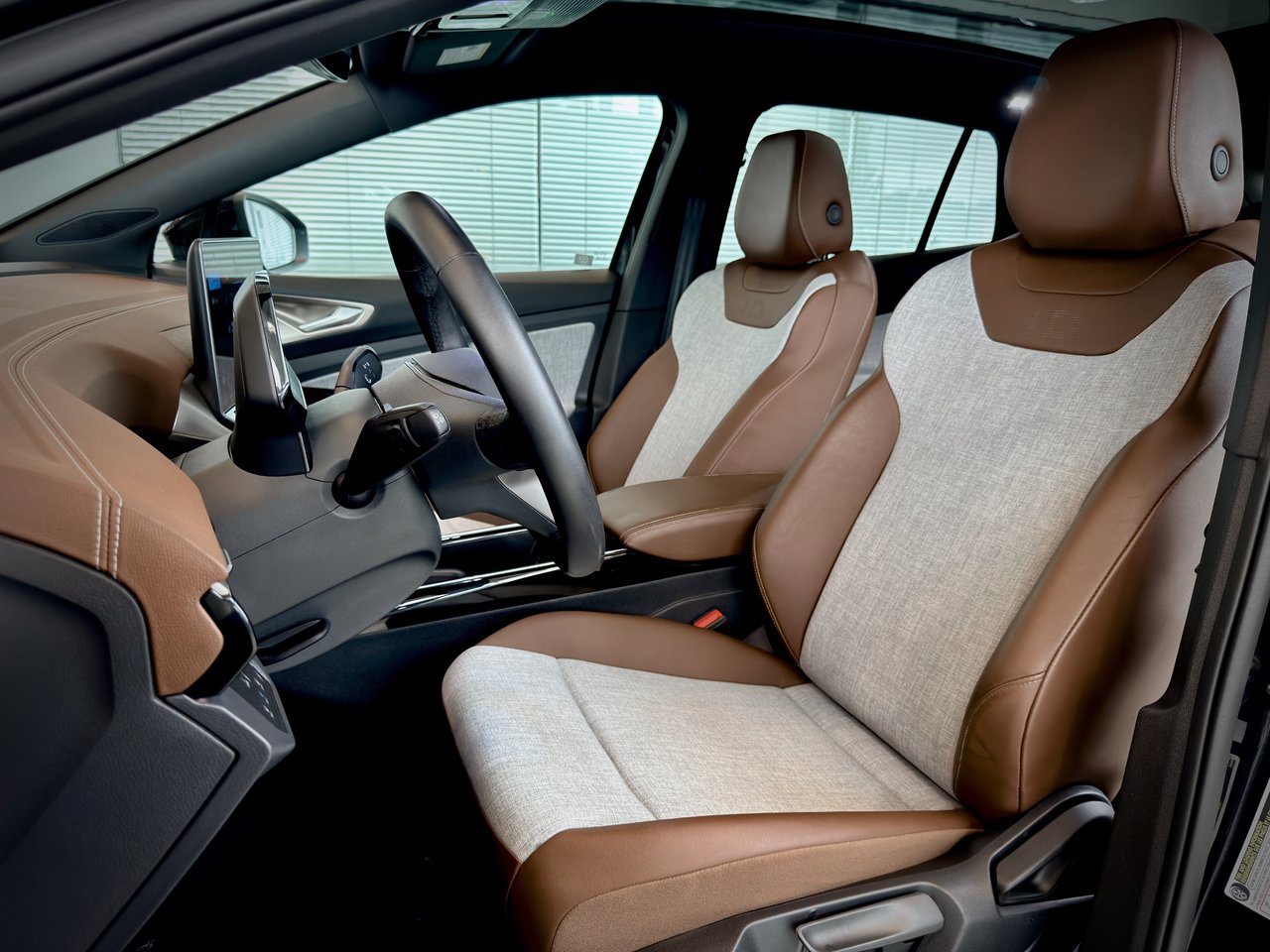 2025 Volkswagen ID.4 Pro-21