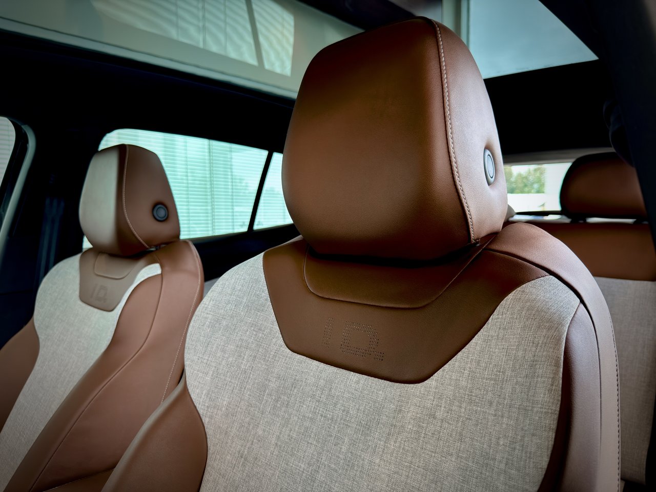 2025 Volkswagen ID.4 Pro-22