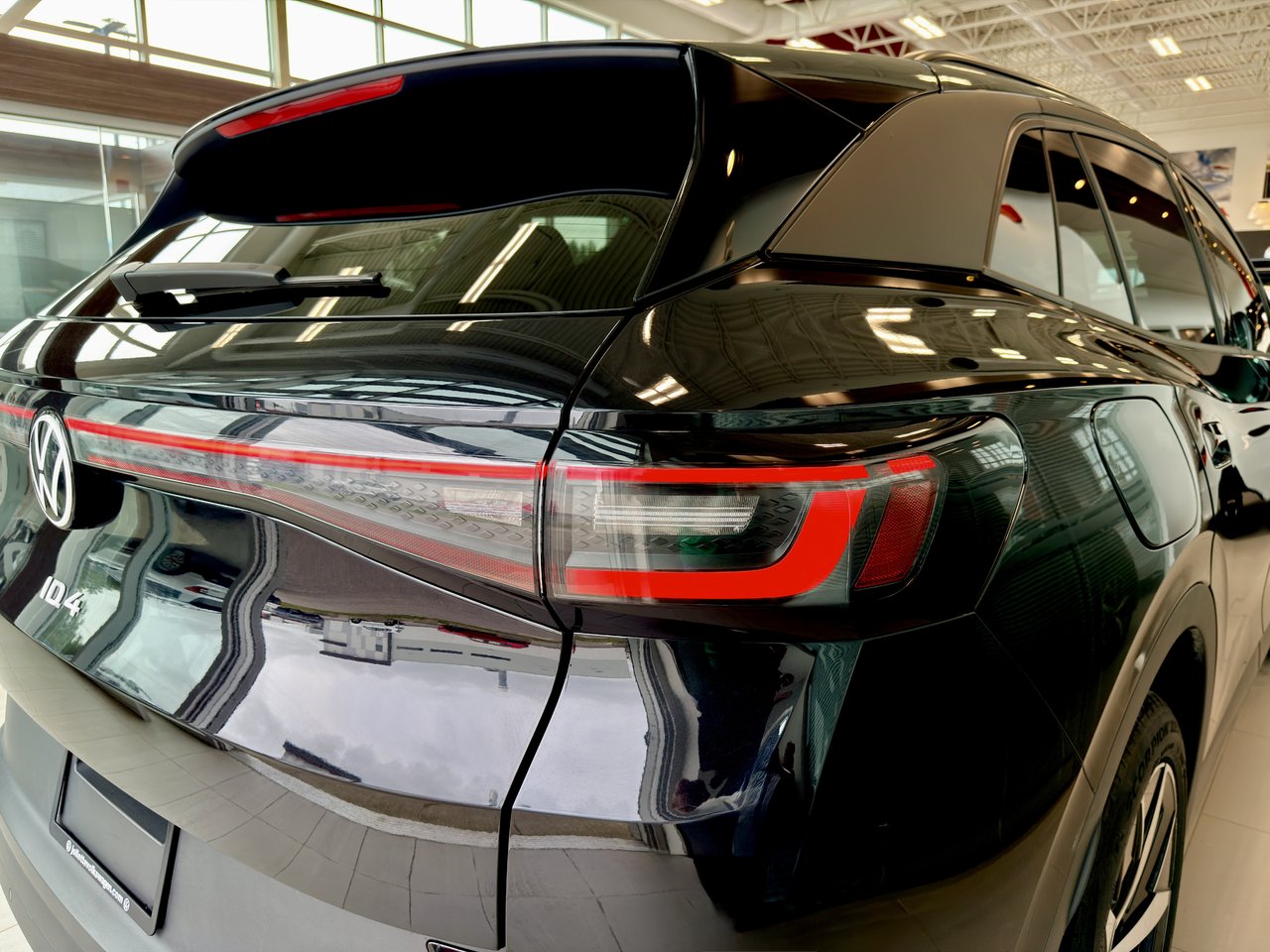 2025 Volkswagen ID.4 Pro-12