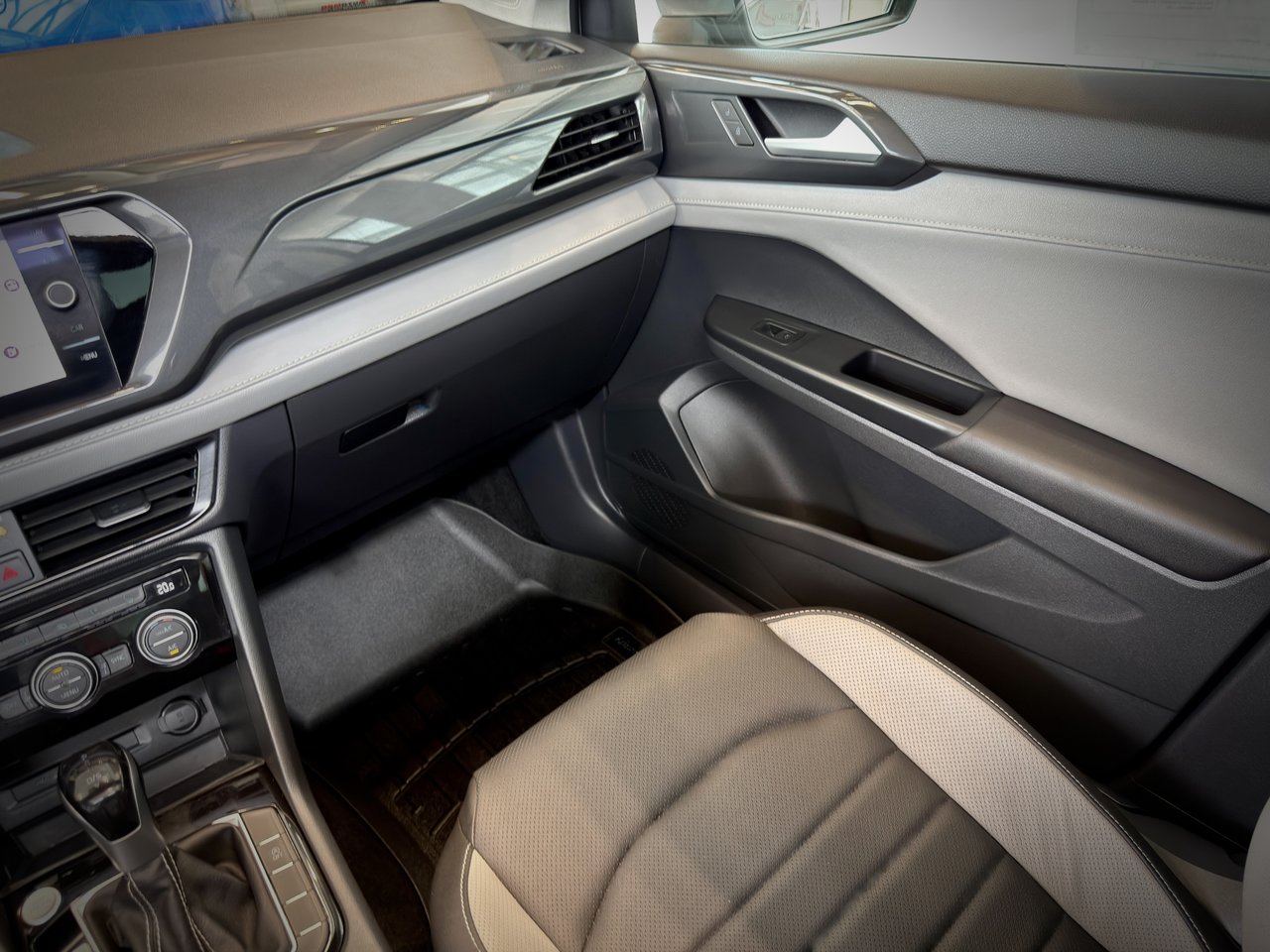 2023 Volkswagen Taos Highline-22