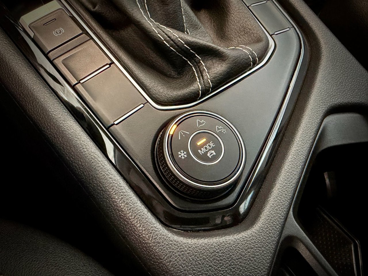 2023 Volkswagen Taos Highline-30