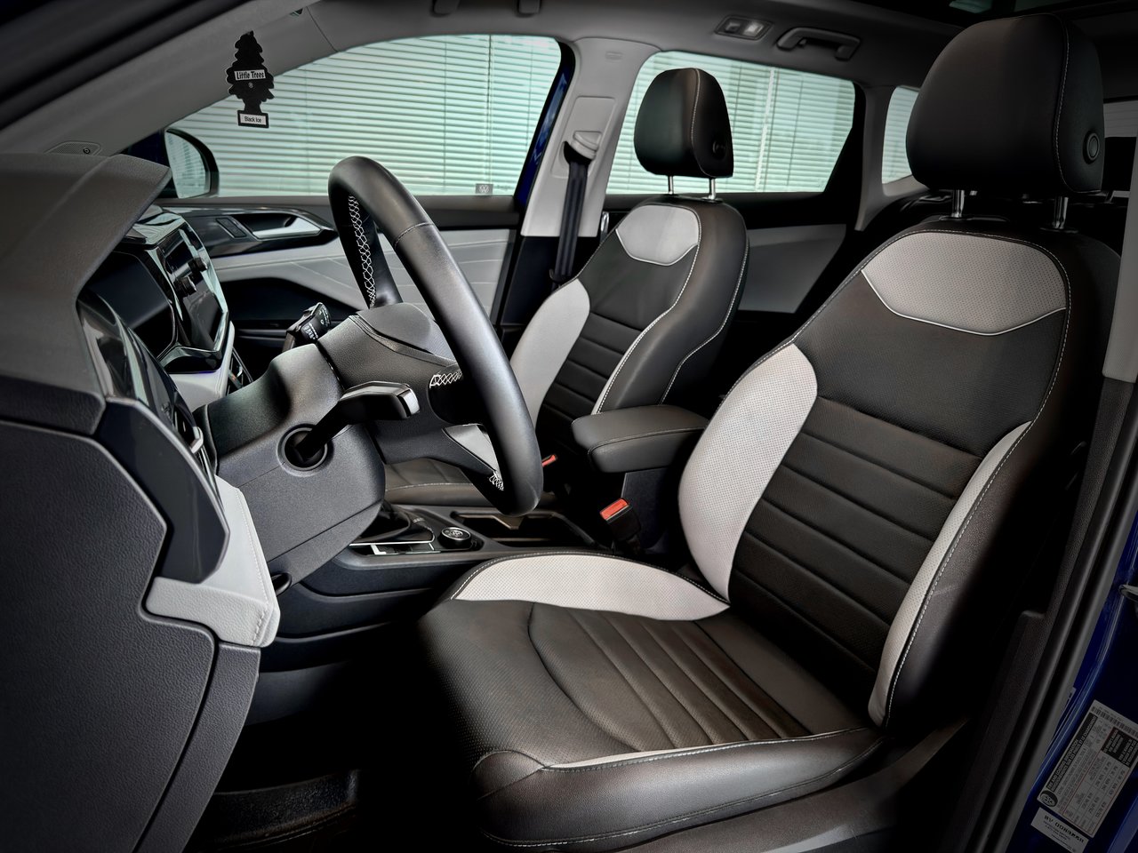2024 Volkswagen Taos Highline-18