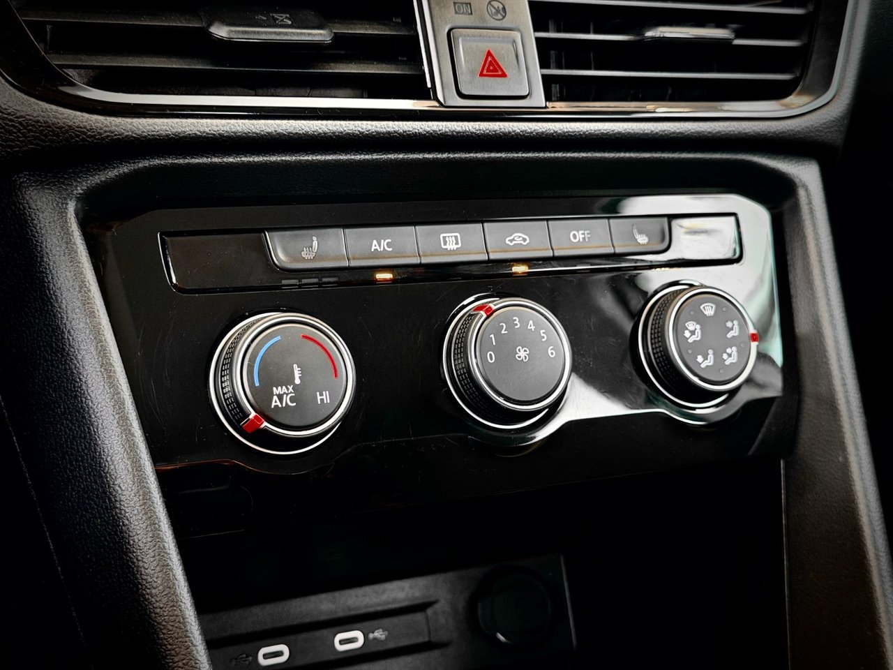 Volkswagen Taos Trendline 2024-28