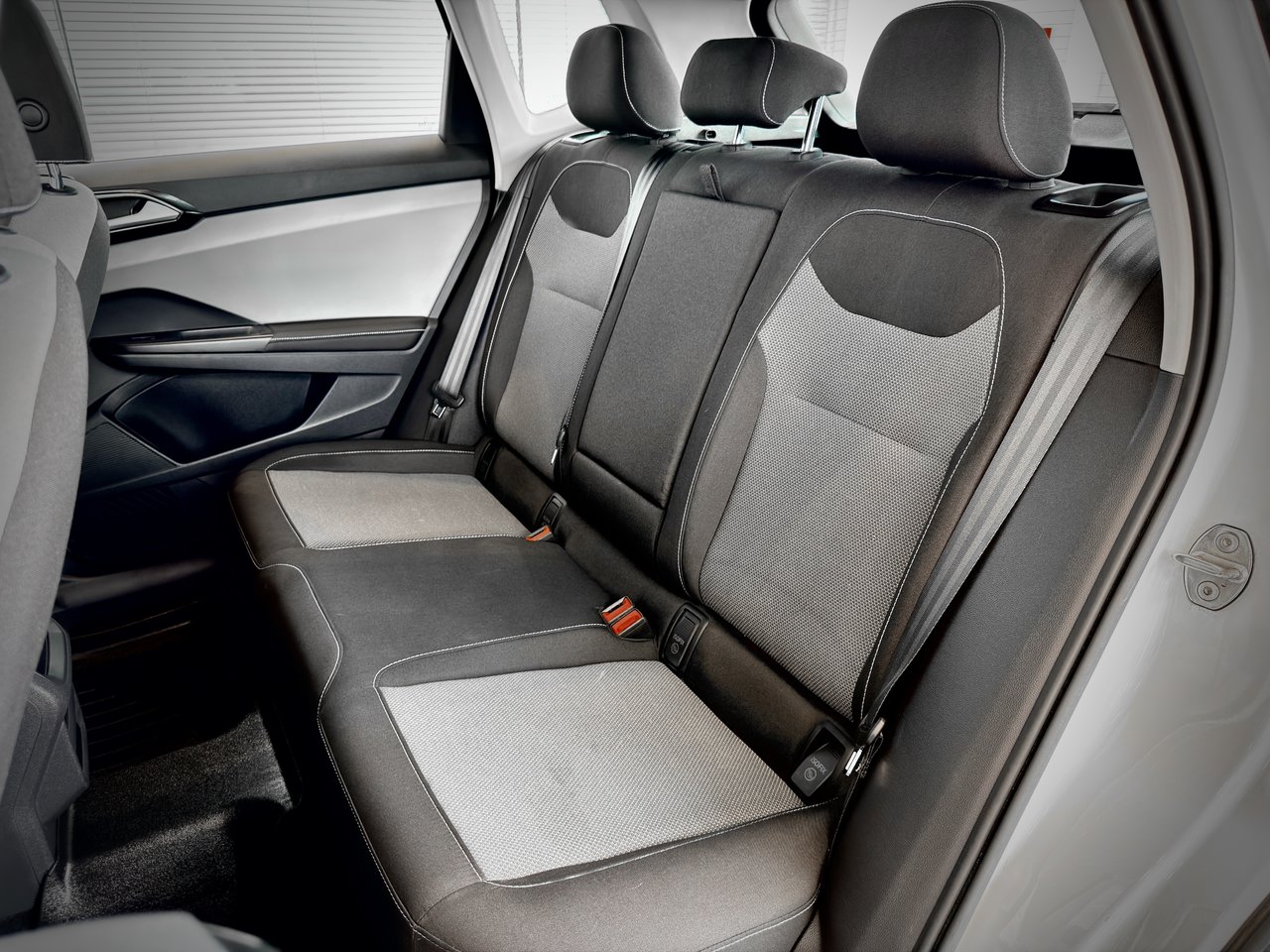 Volkswagen Taos Trendline 2024-17