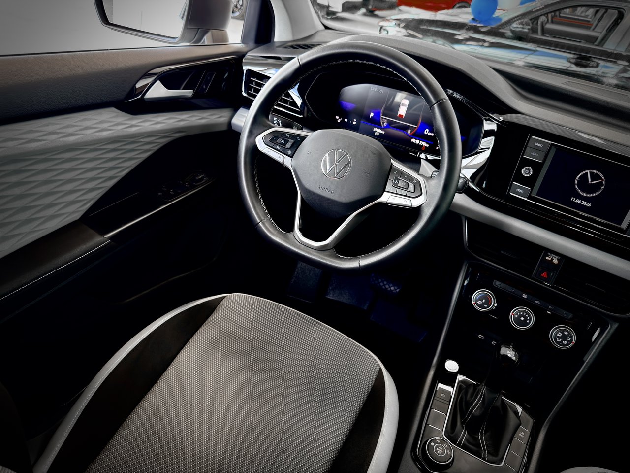 Volkswagen Taos Trendline 2024-19